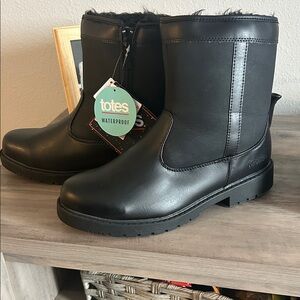 Totes Black Durable Sole Boots NWT